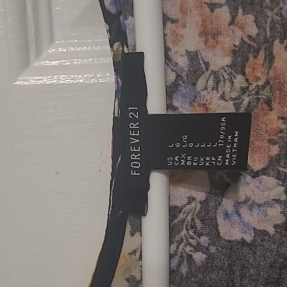 Forever 21 Black Peplum Tshirt with Flowers - Picture 3 of 4